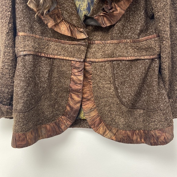 80's Chocolate Brown Ruffled
Trim Raccoon Collar Jacket - Picture 4 of 13